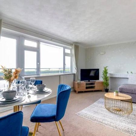 Trendy Sea View 2 Bedroom Sleeps 6 - Free Parking 본머스 외부 사진