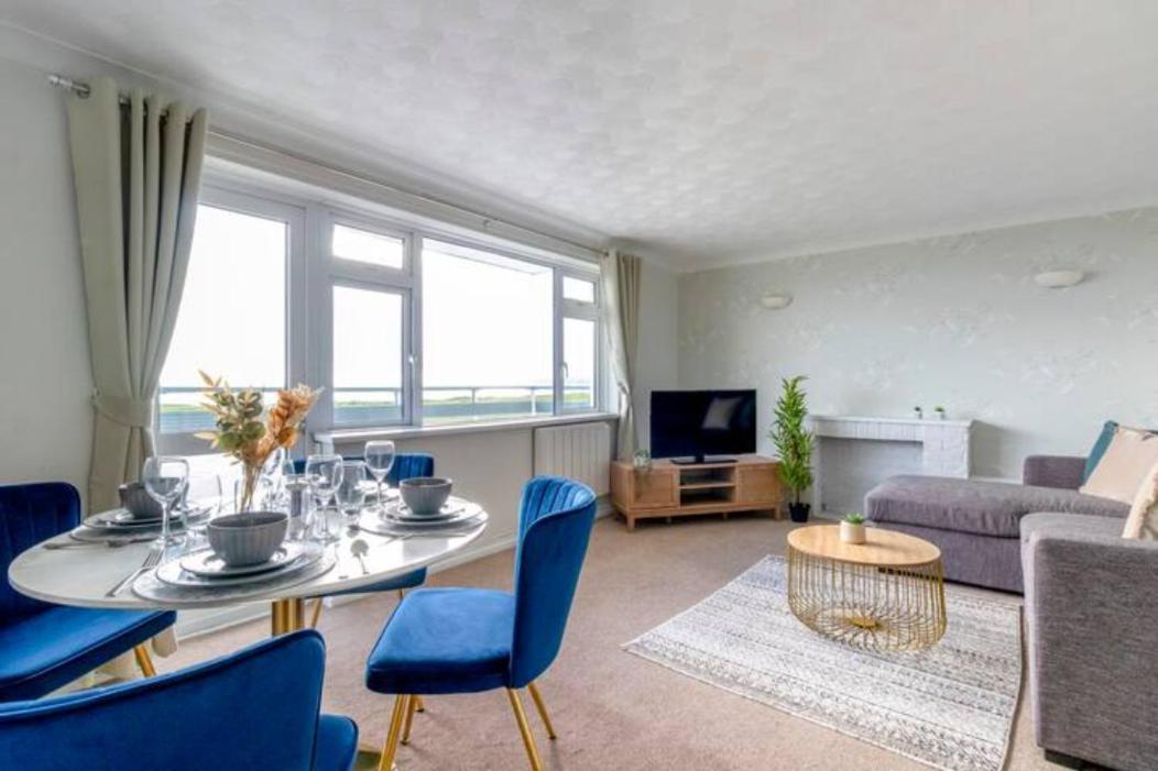 Trendy Sea View 2 Bedroom Sleeps 6 - Free Parking 본머스 외부 사진
