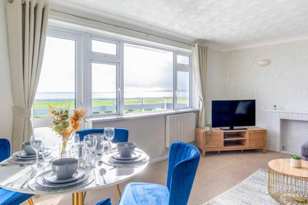 Trendy Sea View 2 Bedroom Sleeps 6 - Free Parking 본머스 외부 사진