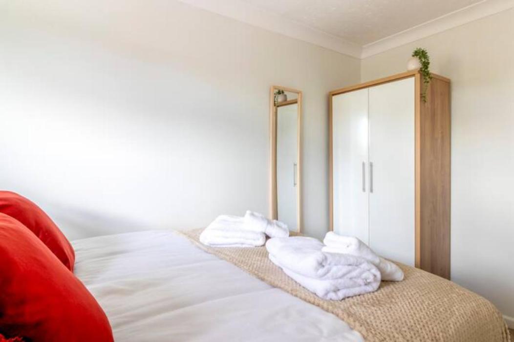 Trendy Sea View 2 Bedroom Sleeps 6 - Free Parking 본머스 외부 사진